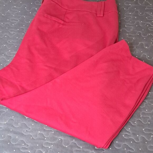 Torrid Pink cropped pants - Picture 1 of 7